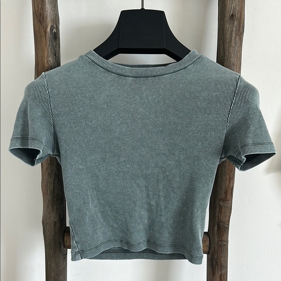 House Blue Short Sleeve Crop Top Small - Picture 6 of 7
